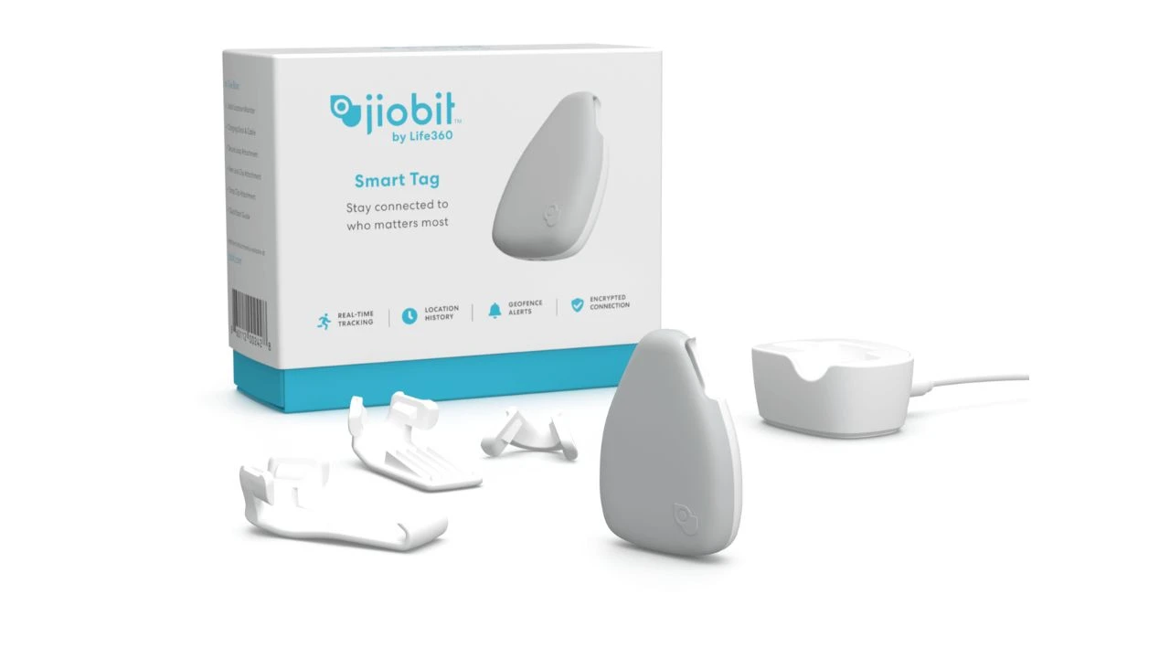 Jiobit Smart Tag GPS tracker for pets with collar clips